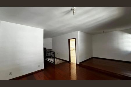 Casa para alugar com 302m², 3 quartos e 4 vagasSala