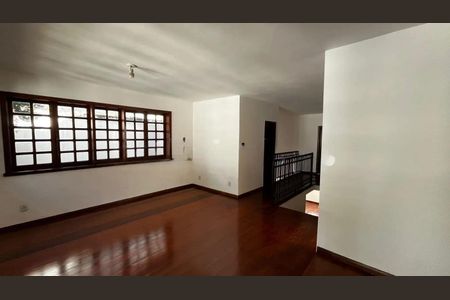 Casa para alugar com 302m², 3 quartos e 4 vagasSala