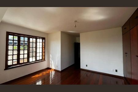 Casa para alugar com 302m², 3 quartos e 4 vagasSala