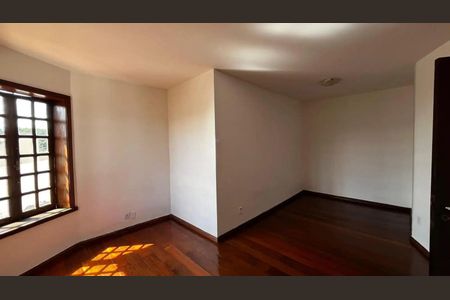 Casa para alugar com 302m², 3 quartos e 4 vagasSala