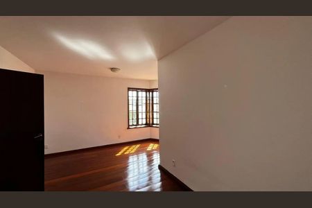 Casa para alugar com 302m², 3 quartos e 4 vagasSala
