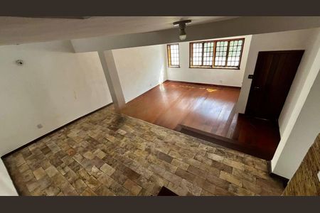 Casa para alugar com 302m², 3 quartos e 4 vagasSala