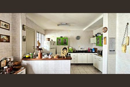 Casa à venda com 3 quartos, 250m² em Pacaembu, São Paulo