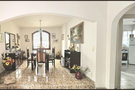 Casa à venda com 250m², 3 quartos e 3 vagas