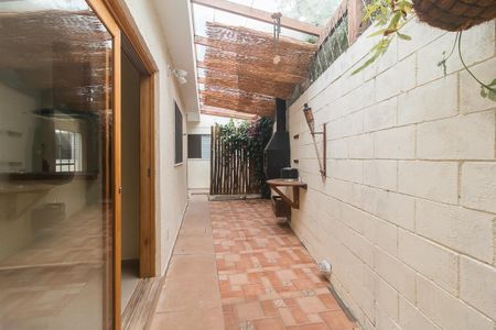 Casa de condomínio para alugar com 100m², 3 quartos e 2 vagasQuintal