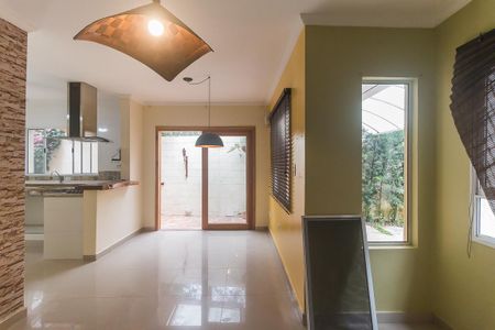 Casa de condomínio para alugar com 100m², 3 quartos e 2 vagasSala