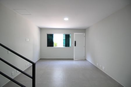 Casa de condomínio à venda com 150m², 4 quartos e 1 vagaSala 1