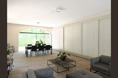 Sala de estar com mesa de jantar e janelas grandes, iluminada por luz natural e com móveis modernos. de kitnet/studio à venda com 1 quarto, 31m² em Cerqueira César, São Paulo
