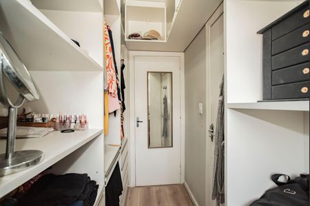 Casa à venda com 160m², 3 quartos e 3 vagasSuíte - Closet