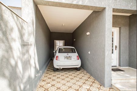 Casa à venda com 160m², 3 quartos e 3 vagasFrente/Garagem
