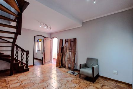 Casa para alugar com 115m², 3 quartos e 2 vagasSala