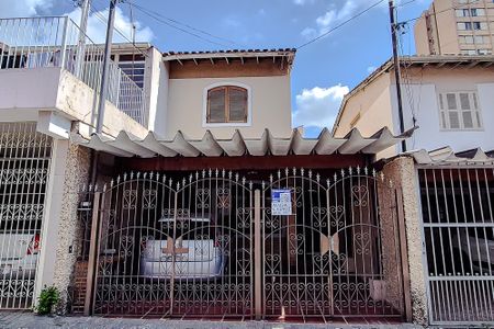 Casa para alugar com 115m², 3 quartos e 2 vagasFachada com Plaquinha