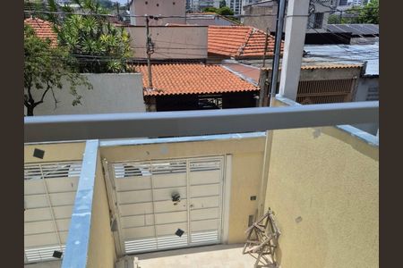 Vista da varanda com vista para a cidade, com telhado de terraço e árvores ao fundo. de casa à venda com 3 quartos, 130m² em Vila Prudente, São Paulo