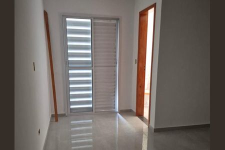 Porta de vidro com persianas de alumínio, com luz natural entrando pela janela. de casa à venda com 3 quartos, 130m² em Vila Prudente, São Paulo