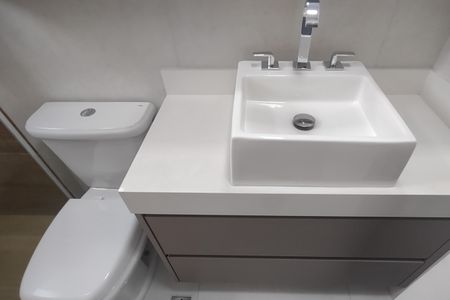 Apartamento para alugar com 70m², 2 quartos e 2 vagasBanheiro da Suíte