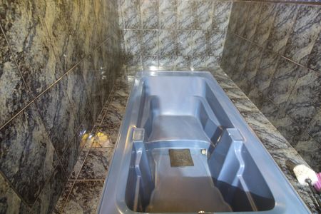 Casa para alugar com 420m², 5 quartos e 6 vagasBanheiro da Suíte 1