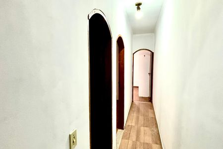 Casa à venda com 420m², 6 quartos e 6 vagas Casa à venda com 420m², 6 quartos e 6 vagasCorredor