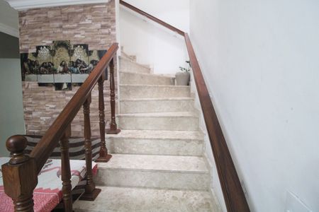 Casa à venda com 126m², 3 quartos e 2 vagasEscada