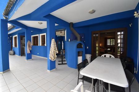 Casa à venda com 330m², 5 quartos e 5 vagasÁrea externa - Churrasqueira