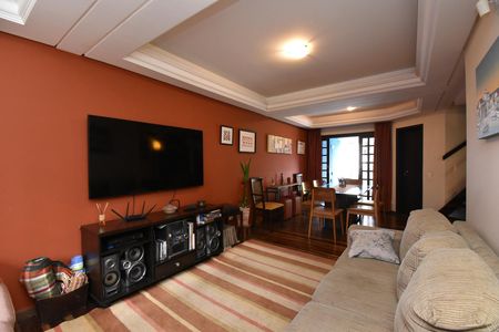 Casa à venda com 330m², 5 quartos e 5 vagasSala