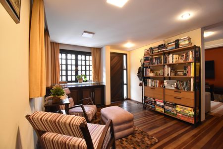 Casa à venda com 330m², 5 quartos e 5 vagasSala