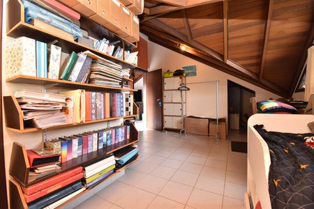 Casa à venda com 330m², 5 quartos e 5 vagasQuarto do ático
