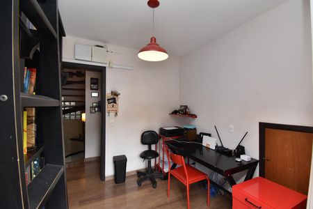 Casa à venda com 330m², 5 quartos e 5 vagasQuarto 2
