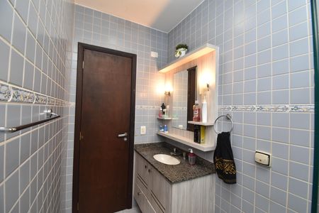 Casa à venda com 330m², 5 quartos e 5 vagasBanheiro 2