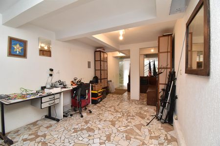 Casa à venda com 330m², 5 quartos e 5 vagasSotão