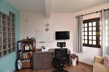 Casa à venda com 330m², 5 quartos e 5 vagasEscritório da Suíte
