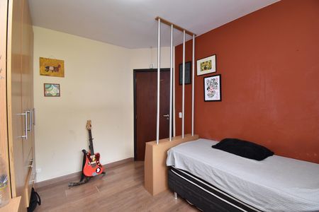 Casa à venda com 330m², 5 quartos e 5 vagasQuarto 4