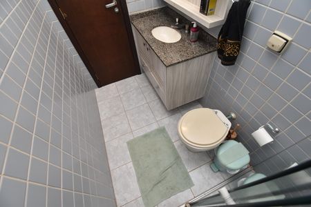 Casa à venda com 330m², 5 quartos e 5 vagasBanheiro 2