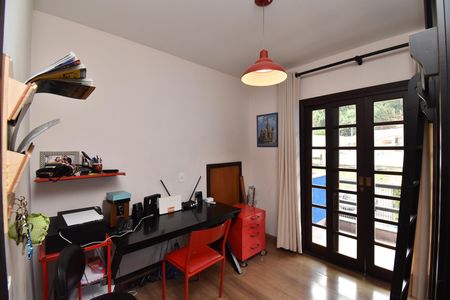 Casa à venda com 330m², 5 quartos e 5 vagasQuarto 2