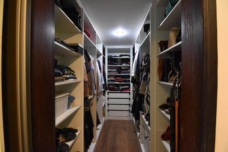 Casa à venda com 330m², 5 quartos e 5 vagasCloset da Suíte