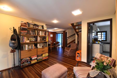 Casa à venda com 330m², 5 quartos e 5 vagasSala