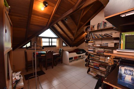 Casa à venda com 330m², 5 quartos e 5 vagasQuarto do ático