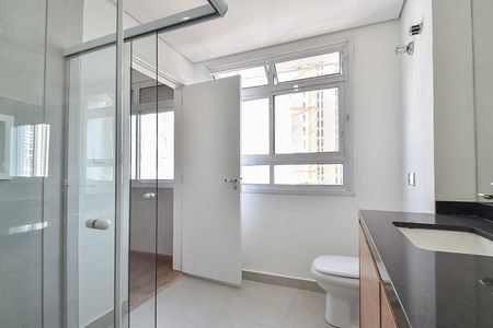 Apartamento à venda com 176m², 3 quartos e 1 vaga Apartamento à venda com 176m², 3 quartos e 1 vagaBanheiro da suíte