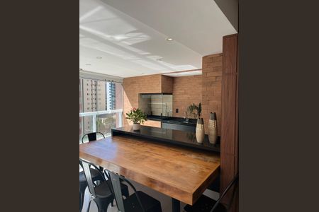 Apartamento à venda com 172m², 3 quartos e 4 vagas Apartamento à venda com 172m², 3 quartos e 4 vagasVaranda