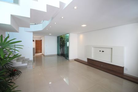 Casa para alugar com 172m², 3 quartos e 4 vagasSala