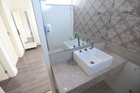 Casa para alugar com 172m², 3 quartos e 4 vagasBanheiro 2