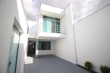 Casa para alugar com 172m², 3 quartos e 4 vagasQuintal