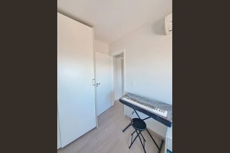 Quarto 2 de apartamento para alugar com 3 quartos, 63m² em São Sebastião, Porto Alegre