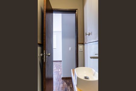 Apartamento para alugar com 400m², 5 quartos e 3 vagas Apartamento para alugar com 400m², 5 quartos e 3 vagasLavabo
