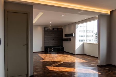 Apartamento para alugar com 400m², 5 quartos e 3 vagas Apartamento para alugar com 400m², 5 quartos e 3 vagasSala