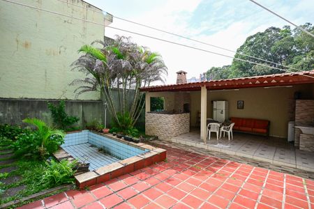 Casa para alugar com 100m², 2 quartos e 1 vagaQuintal
