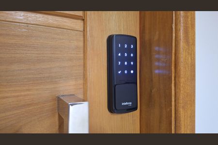 Fechadura eletrônica  de apartamento à venda com 3 quartos, 100m² em Vila Romana, São Paulo