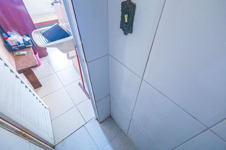 banheiro de kitnet/studio para alugar com 1 quarto, 40m² em Glória, Belo Horizonte