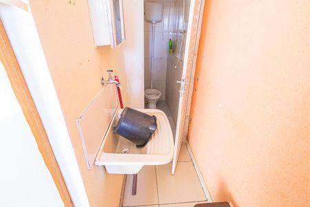 banheiro / tanque de kitnet/studio para alugar com 1 quarto, 40m² em Glória, Belo Horizonte