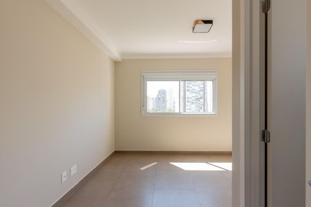 Parede branca e teto branco com uma janela e uma lâmpada de parede. de apartamento à venda com 3 quartos, 88m² em Jardim Caboré, São Paulo