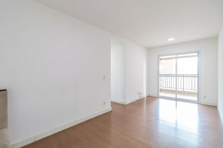Sala de apartamento para alugar com 2 quartos, 75m² em Jardim Tupanci, Barueri